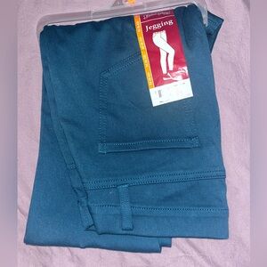 Women’s teal Jeggings- size medium (8-10)